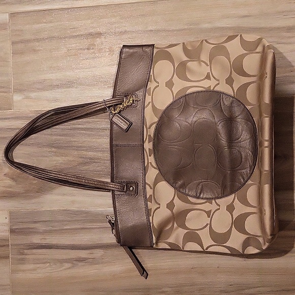 Coach Bag - Picture 1 of 3